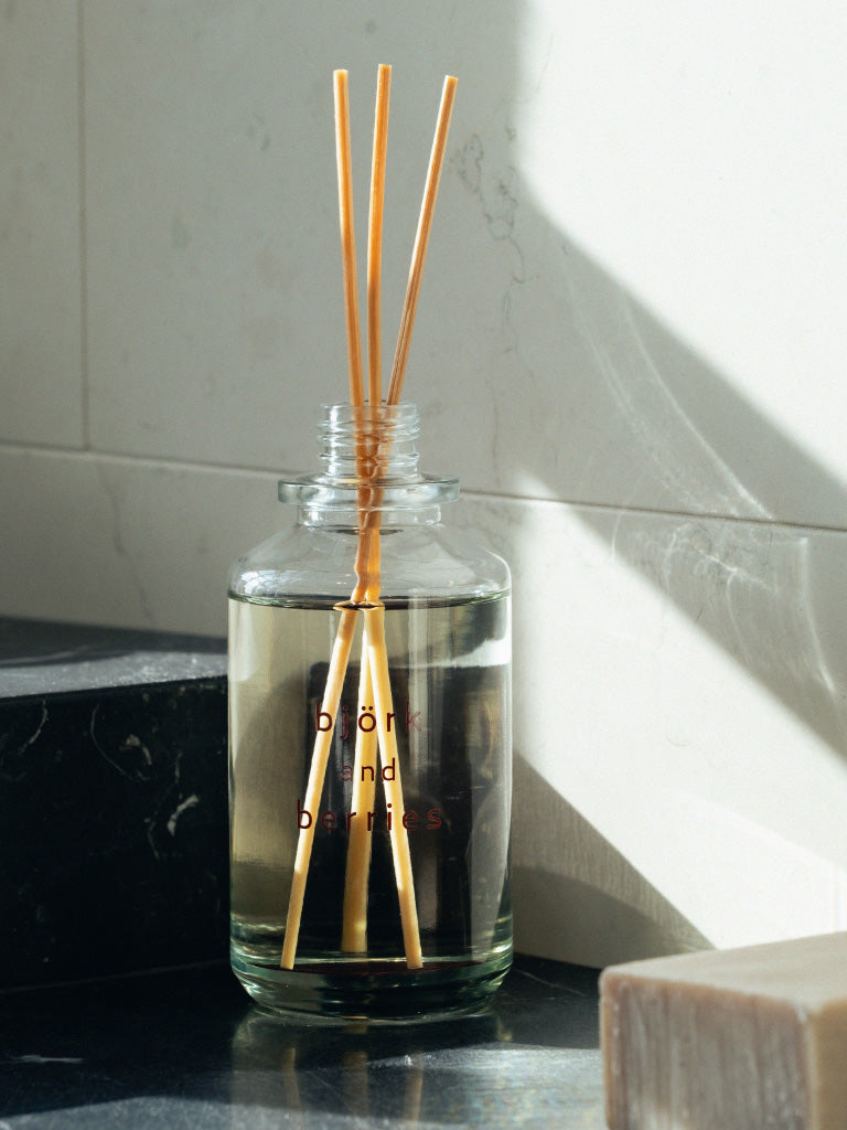 white forest reed diffuser